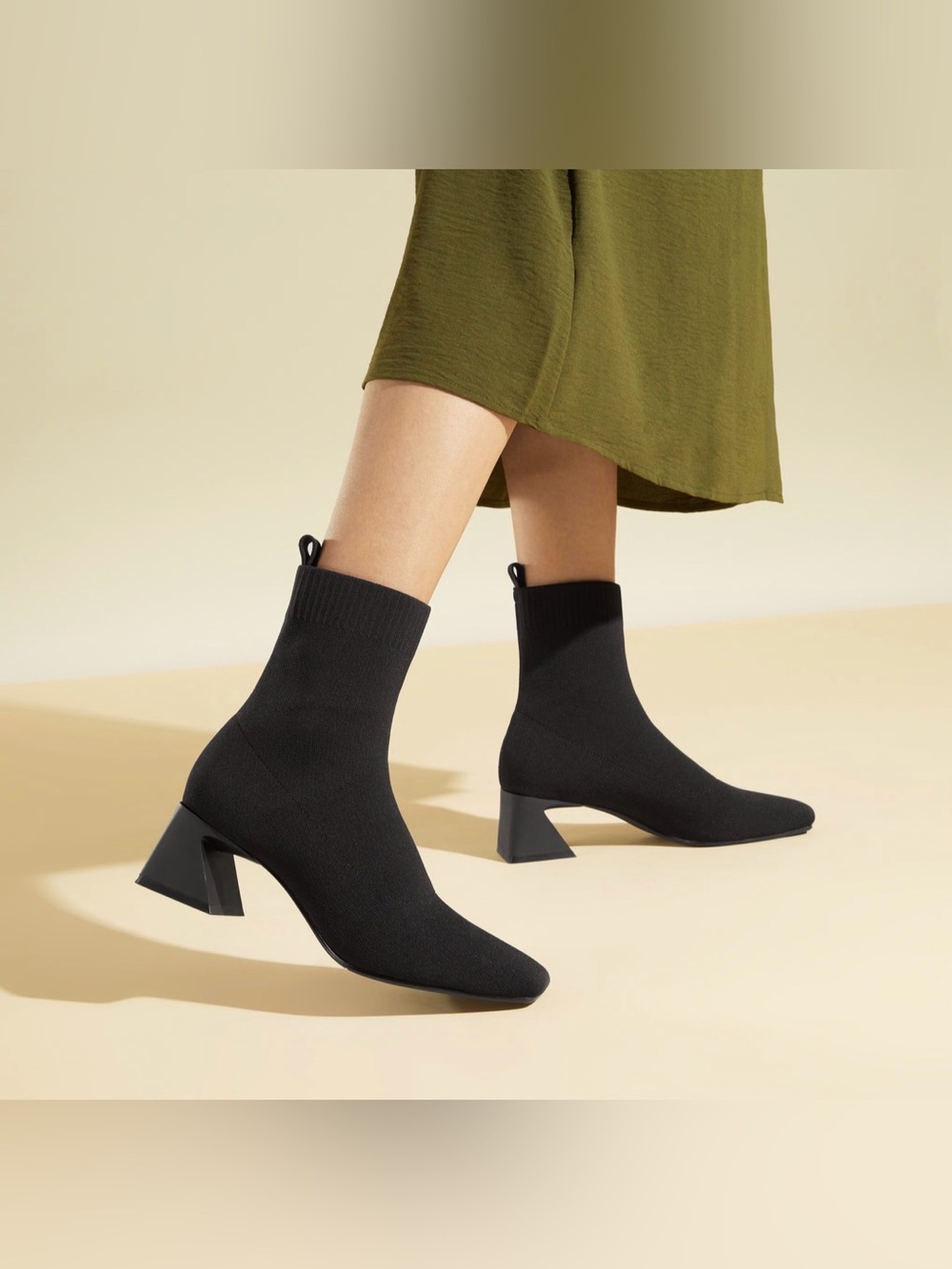 VIVAIA Regina Pro Black Square Toe Water-Repellent Knit Sock Booties, Size 39.5/